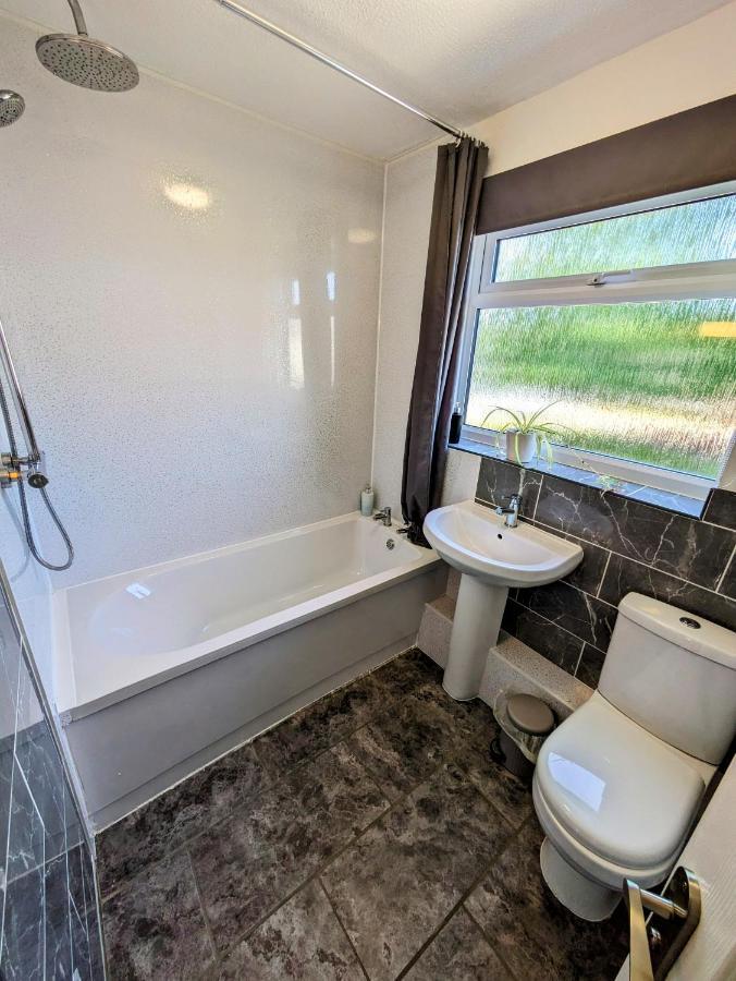 Spacious 3 Bed House, Sleeps 6, Free Parking - 14 Millers Close Леминстер Экстерьер фото