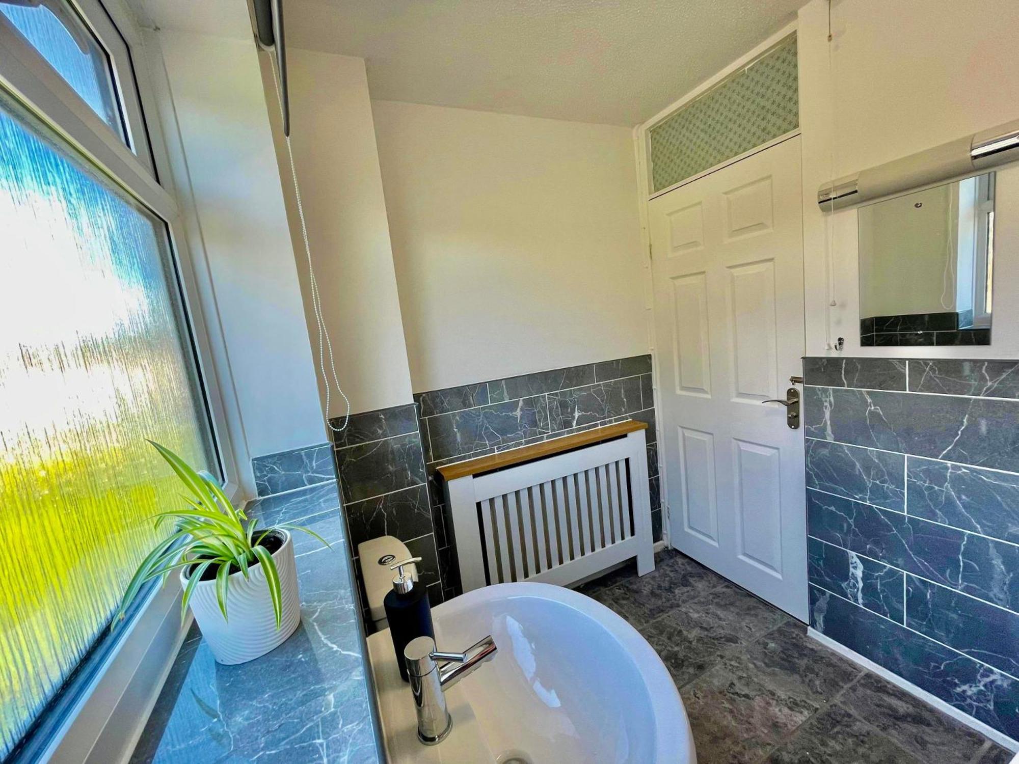 Spacious 3 Bed House, Sleeps 6, Free Parking - 14 Millers Close Леминстер Экстерьер фото