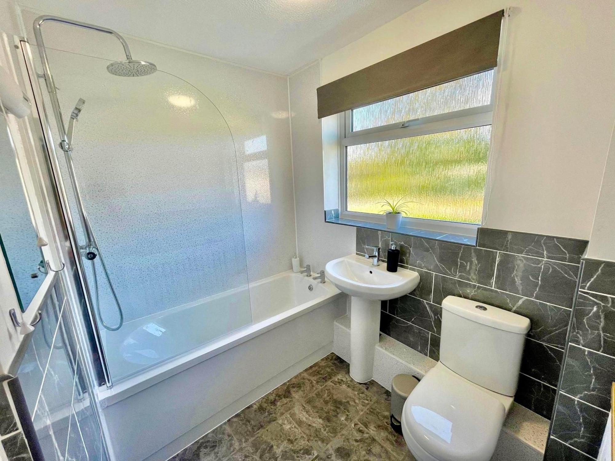 Spacious 3 Bed House, Sleeps 6, Free Parking - 14 Millers Close Леминстер Экстерьер фото