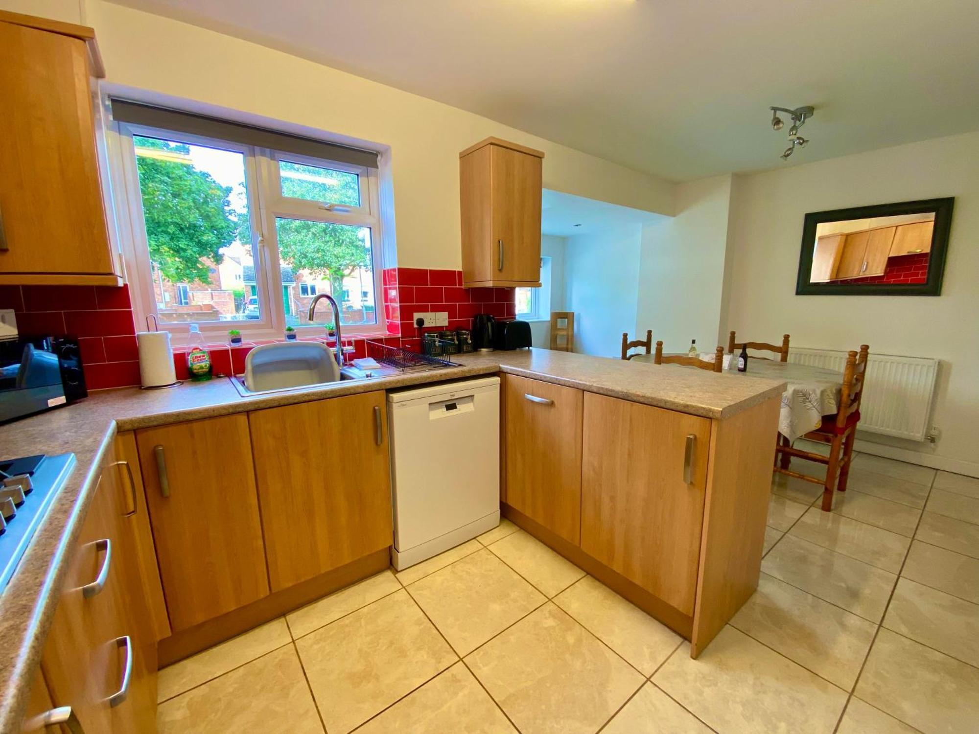 Spacious 3 Bed House, Sleeps 6, Free Parking - 14 Millers Close Леминстер Экстерьер фото